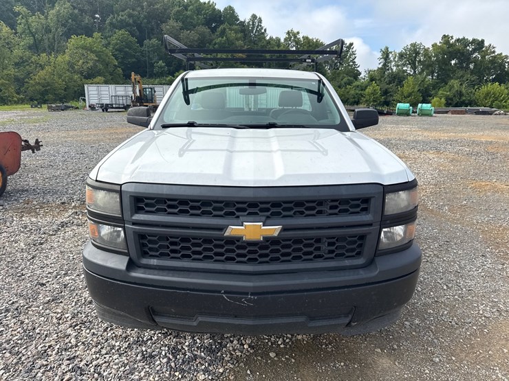 #1002-•-2015-chevrolet-silverado-pickup-truck-image-2