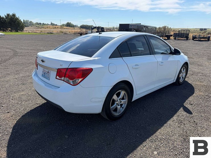 2012-chevrolet-cruze-sedan-image-5