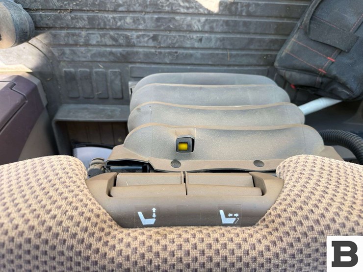 2014-john-deere-s660-image-86