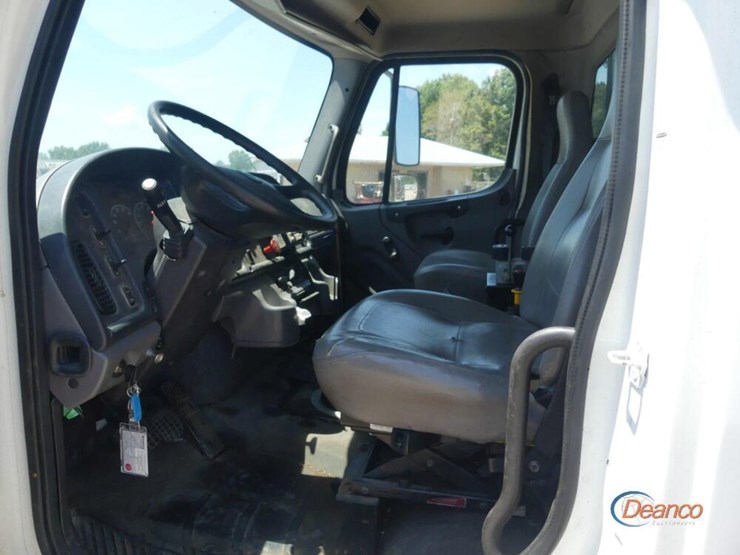 2012-freightliner-m2-106-image-14