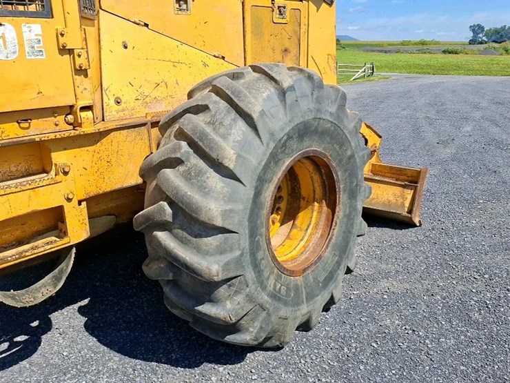 1993-deere-640e-image-37