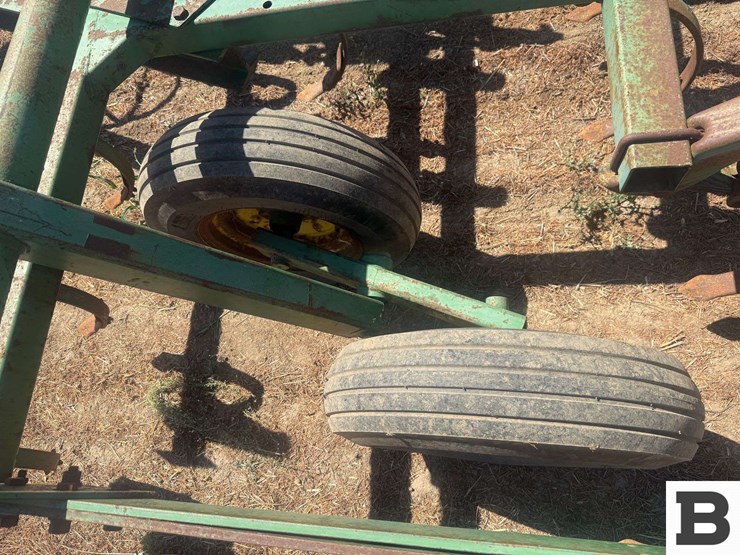 john-deere-16-image-18