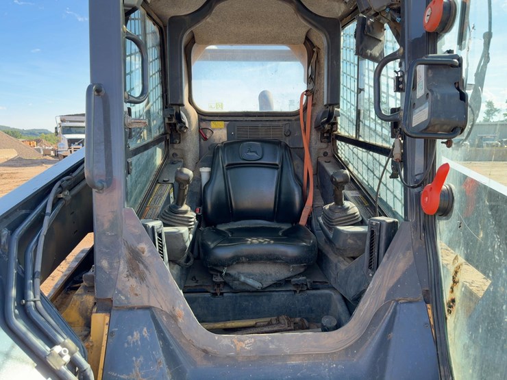2020-deere-331g-image-19