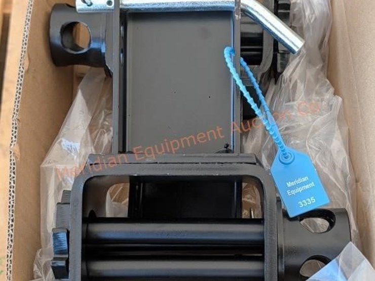 ~8--4"-stake-pocket-winches-image-4