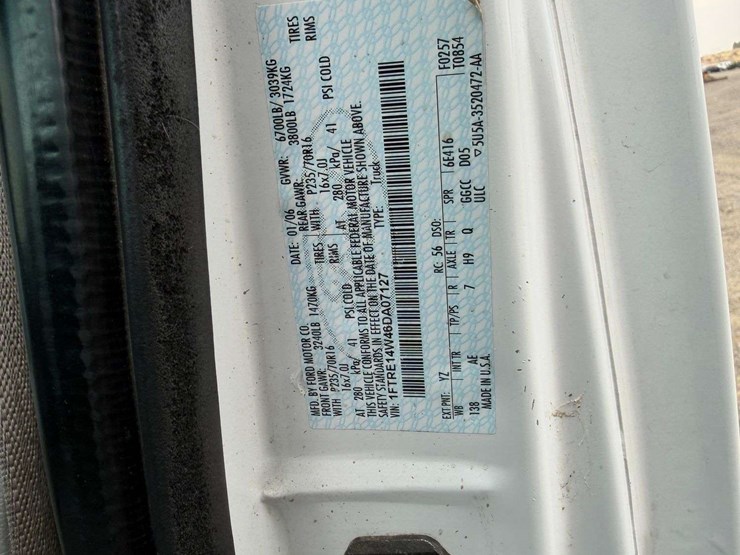 2006-ford-cargo-image-31