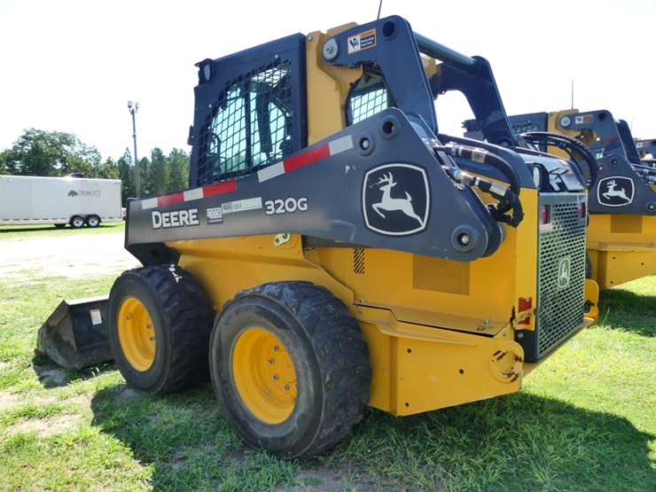 2024-deere-320g-image-4