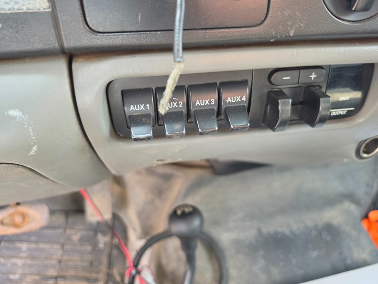 2006-ford-f550-image-47