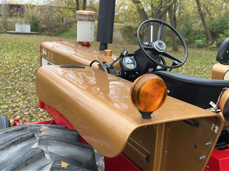 1970-1026-farmall-hydro-row-crop-golden-demonstrator-image-58