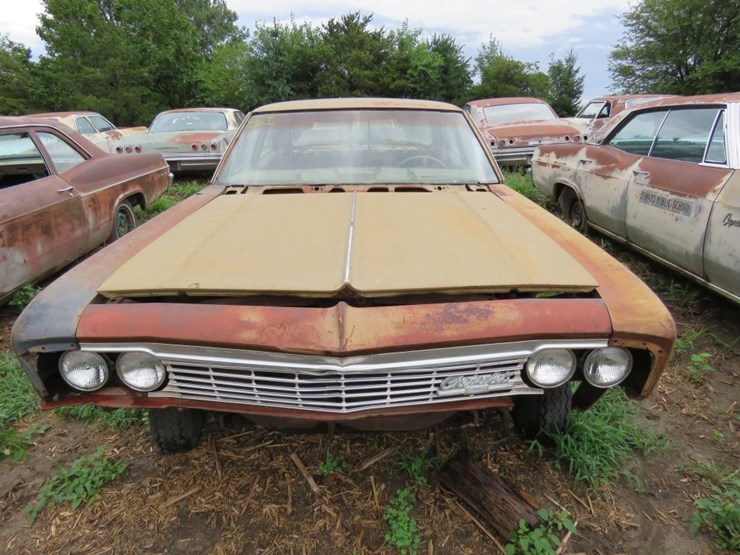 1966-chevrolet-impala-4dr-sedan-image-2