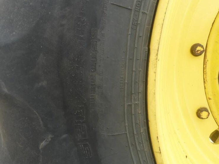 2013-john-deere-8285r-image-18
