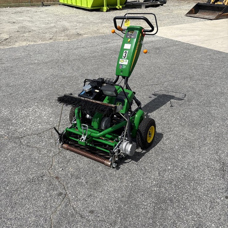 #1020 • John Deere 220E-Cut Walking Greensmower