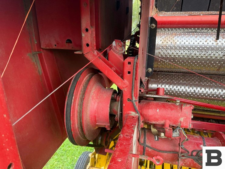 new-holland-br740a-image-23