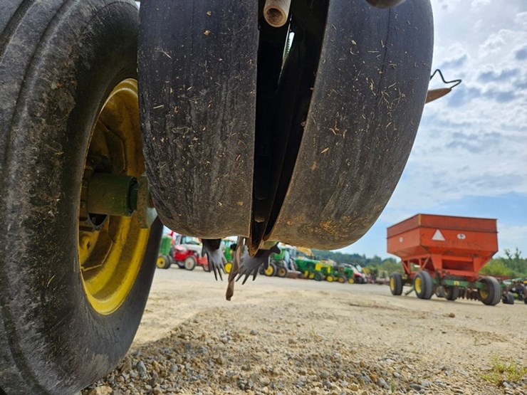 john-deere-7200-image-34