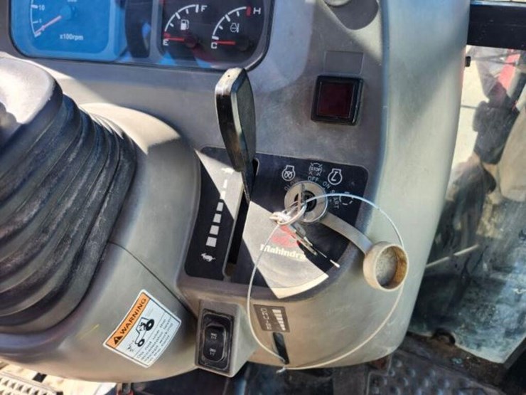 2013-mahindra-5010-hst-image-14