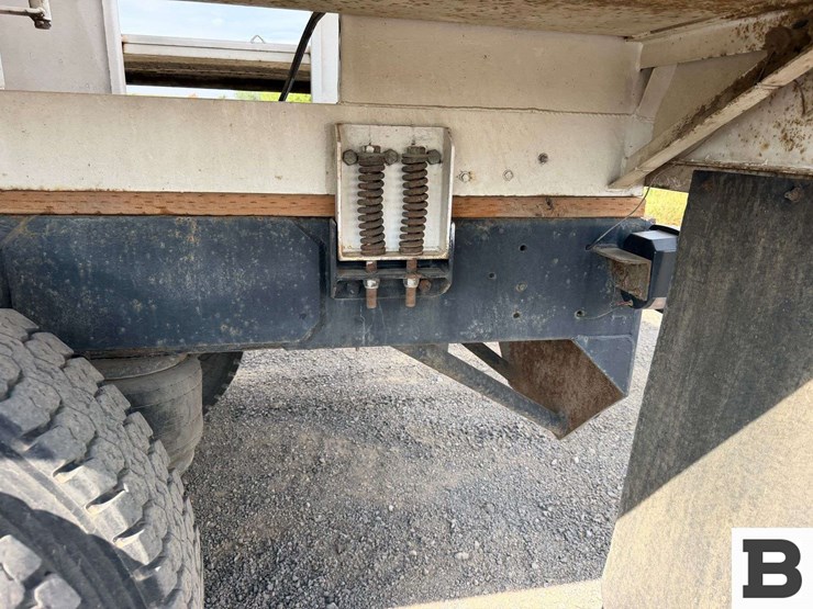 1989-peterbilt-377-image-26