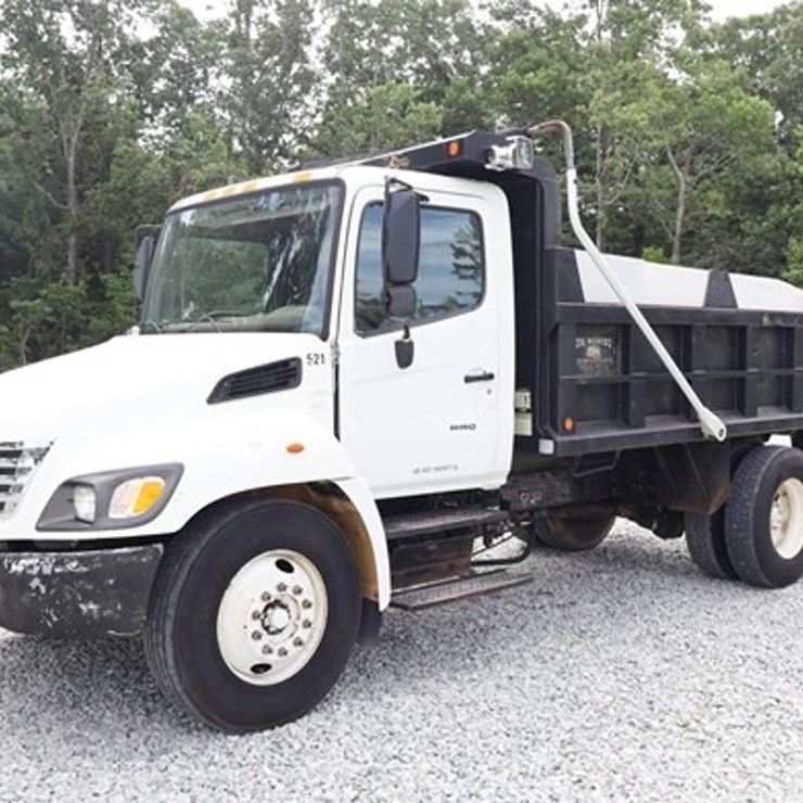 2005 HINO 268