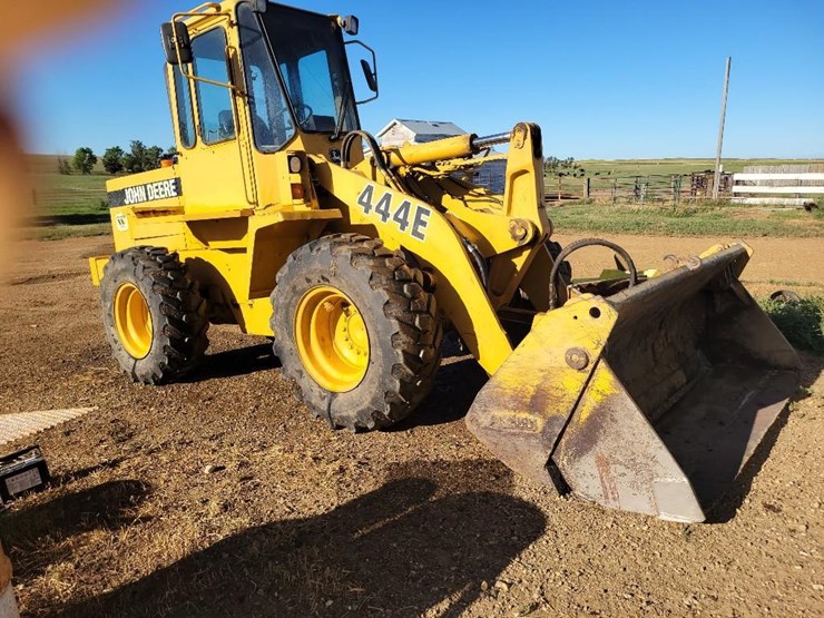 deere-444e-image-3