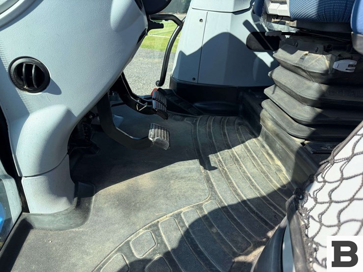 2016-new-holland-t6.145-image-71