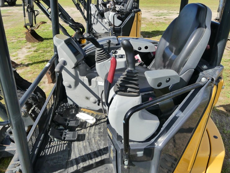 2023-deere-35g-image-14