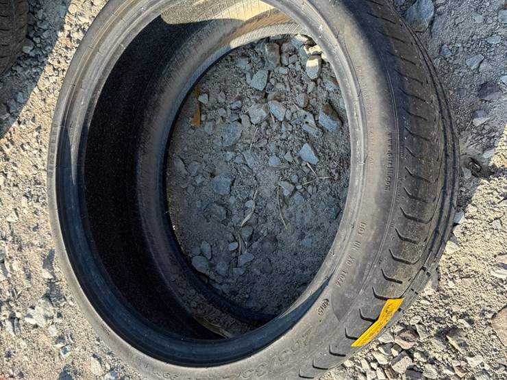 #27578-•-(1)-p-zero-265/35r20-tire-inv#-27578-image-1