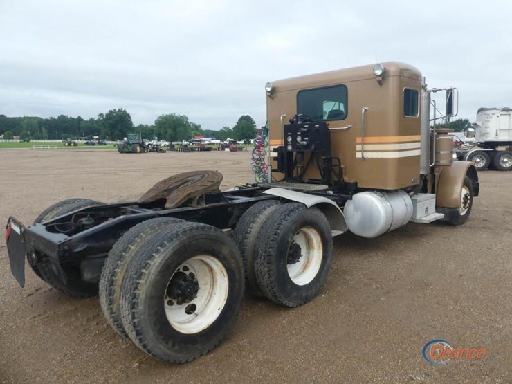 1999-peterbilt-379-image-2