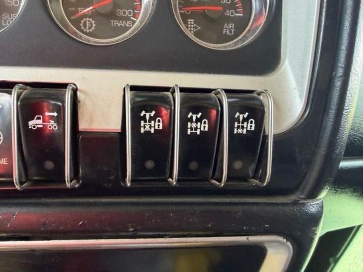 2009-kenworth-t800-image-13