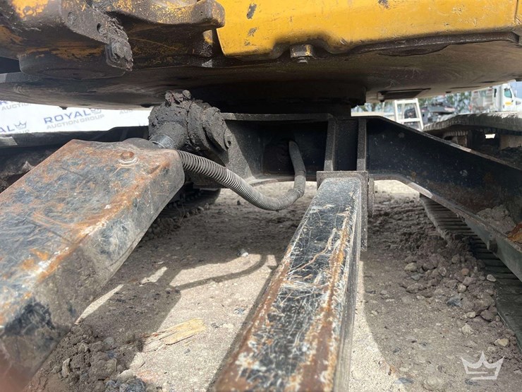 2016-caterpillar-303-image-32
