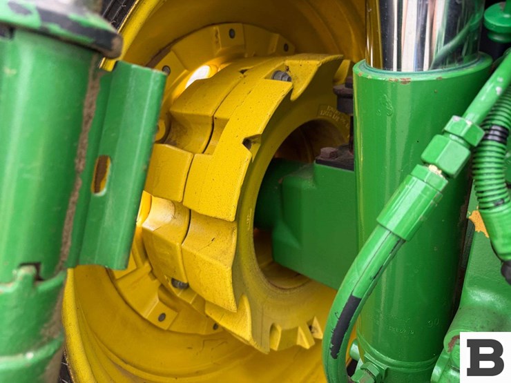 2015-john-deere-6210r-image-34