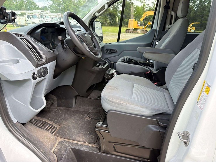 2019-ford-transit-image-16