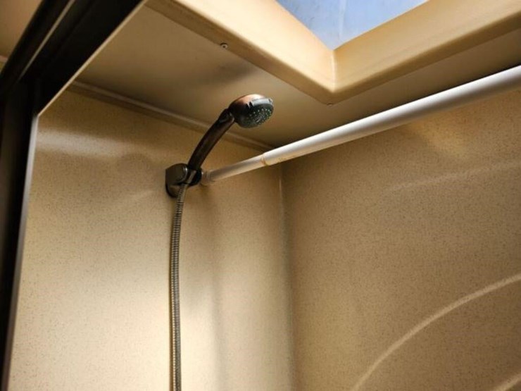 2006-allegro-bus-class-a-motorhome-400abus0d6j0072-image-57