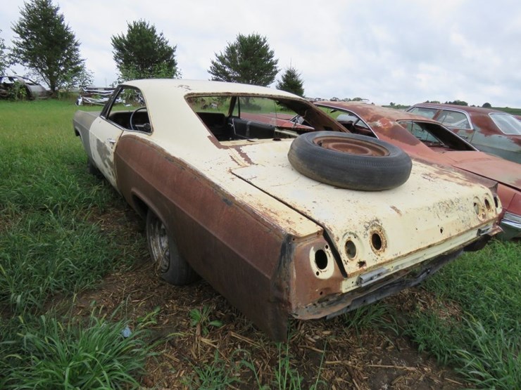 1965-chevrolet-impala-ss-2dr-ht-image-3