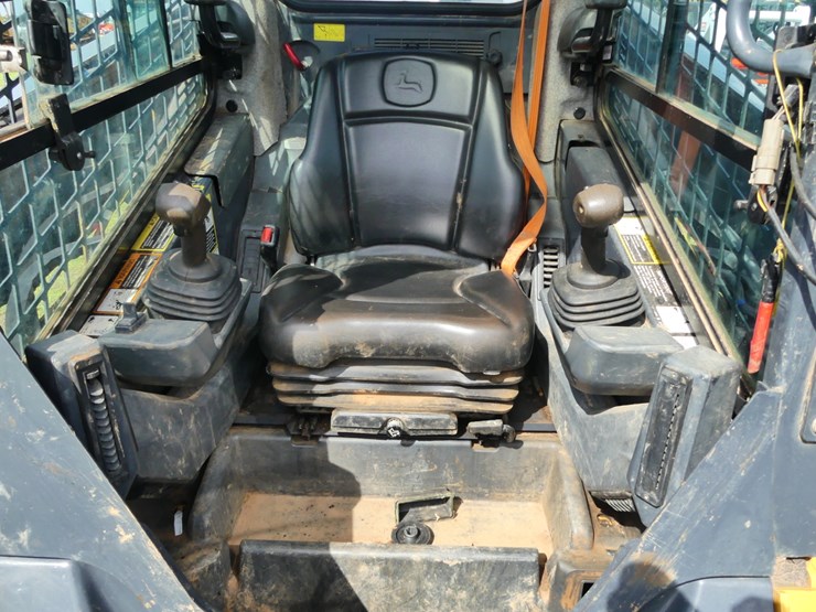 2020-deere-333g-image-13