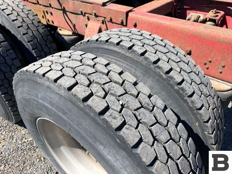 1989-peterbilt-379-image-25