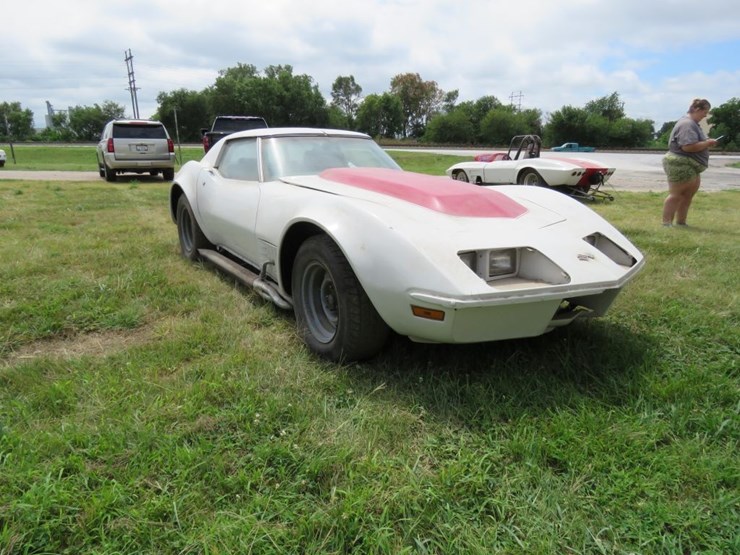 1979-chevrolet-corvette-road-track-car-image-3