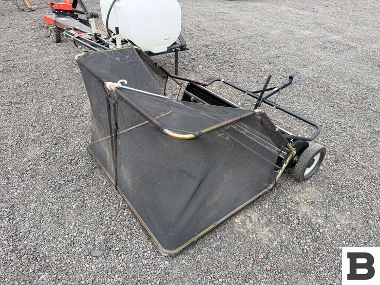 vevor-44"-yard-sweeper-image-3