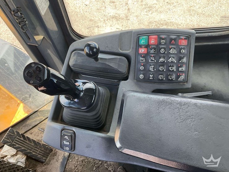 2016-deere-524k-image-13