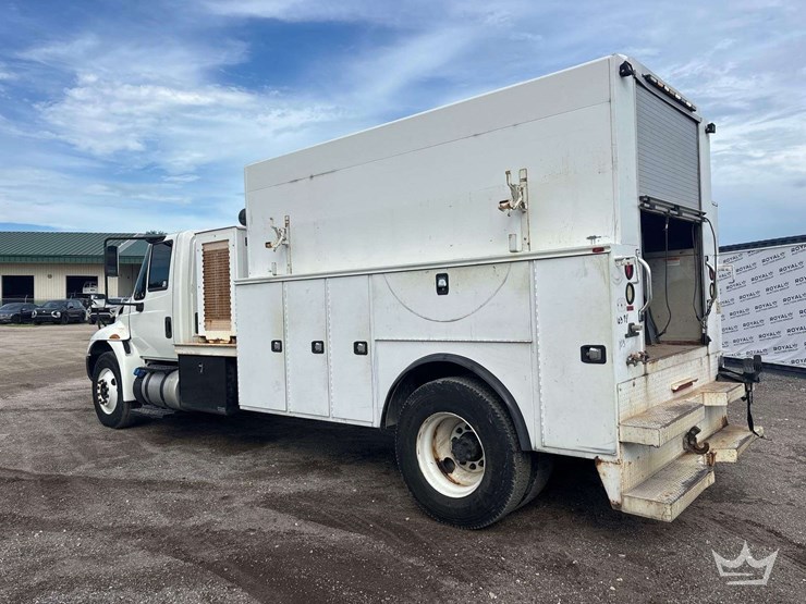 2018-international-durastar-4300-image-4