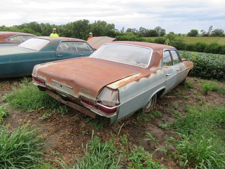 1966-chevrolet-impala-4dr-sedan-image-4