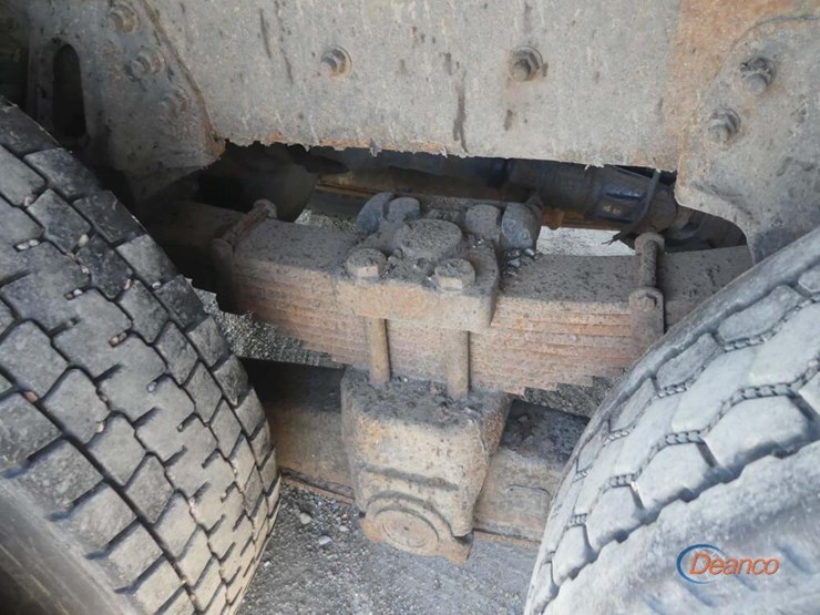 2012-freightliner-m2-106-image-5