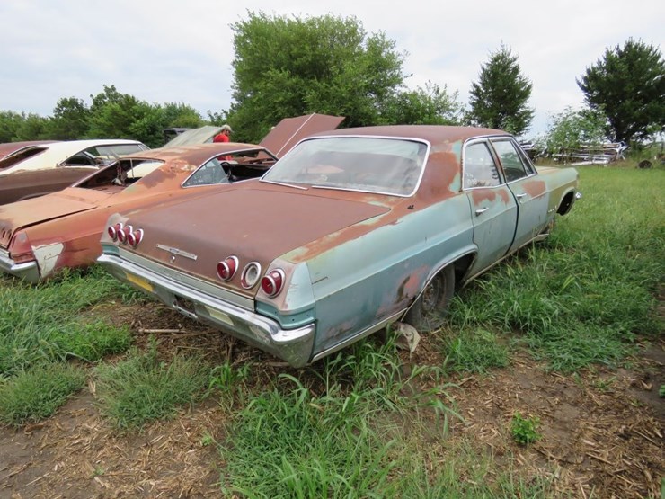 1965-chevrolet-impala-4dr-sedan-image-2