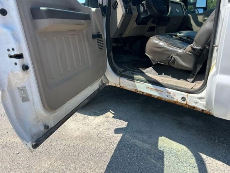 2009-ford-f550-image-24