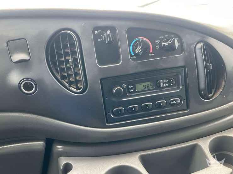 2004-ford-e450-image-16