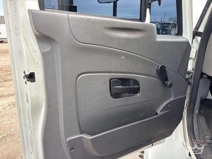 2018-international-durastar-4300-image-10