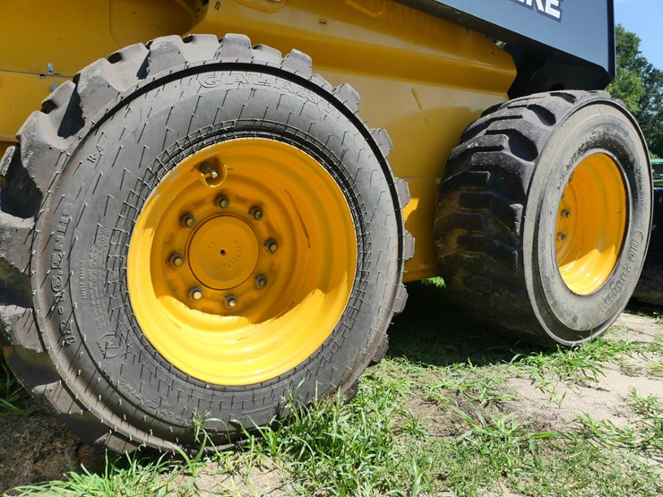2024-deere-320g-image-6