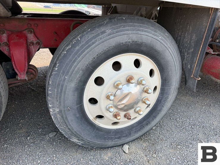 2001-freightliner-cst120-tank-truck-image-33