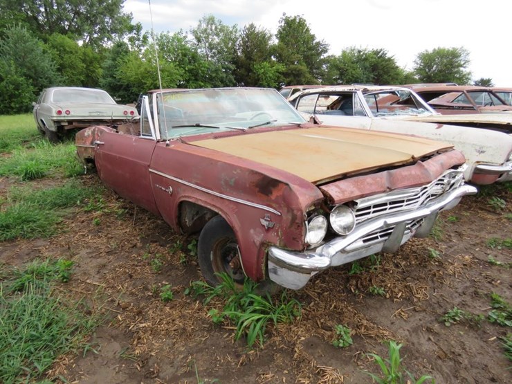 1966-chevrolet-impala-convertible-image-1