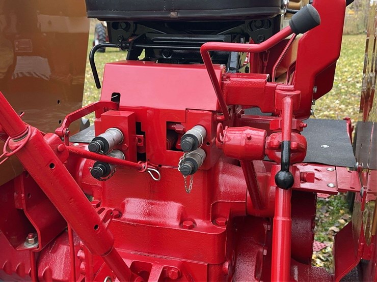 1970-1026-farmall-hydro-row-crop-golden-demonstrator-image-63