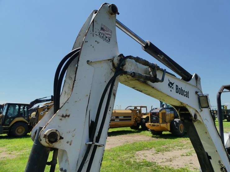2011-bobcat-e32-image-9