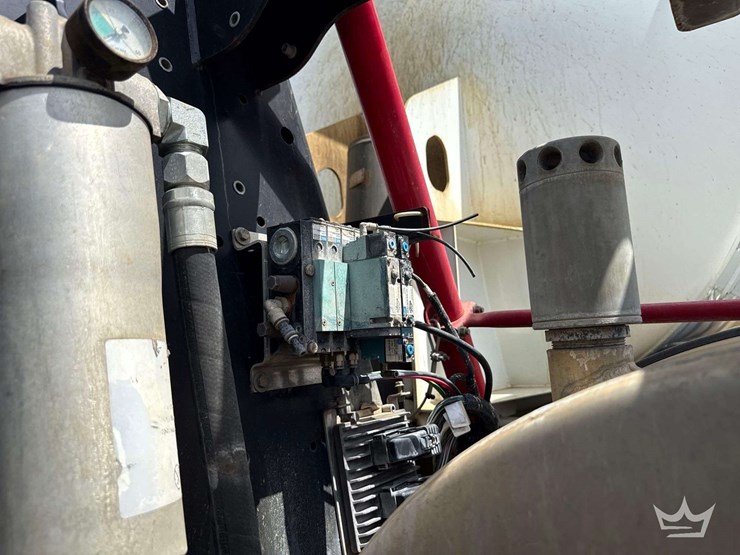 2020-peterbilt-567-image-25