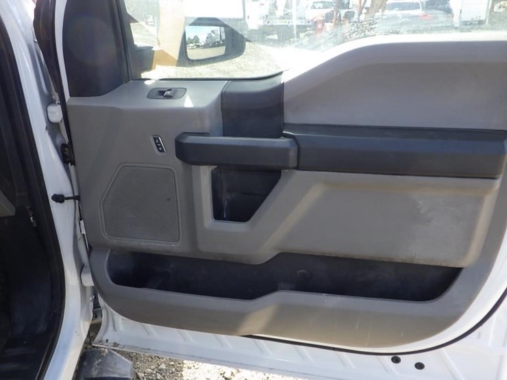 2021-ford-f350-image-27